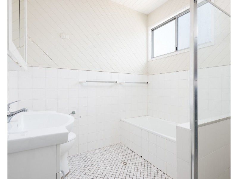 27 Leonay Street, Sutherland NSW 2232