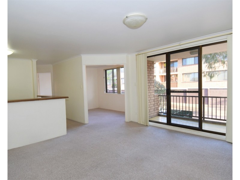 8/125 Oak Road, Kirrawee NSW 2232