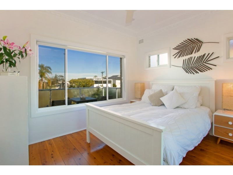 32 Parr Avenue, North Curl Curl NSW 2099