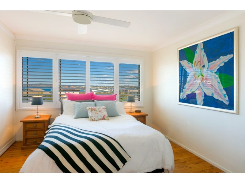 32 Headland Road, North Curl Curl NSW 2099