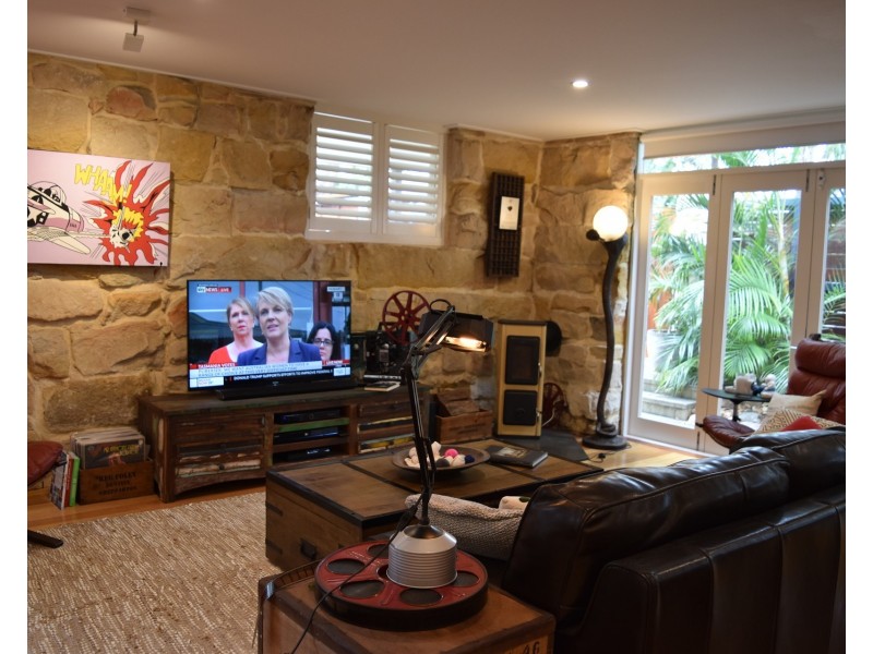 12 Surfers Parade, Freshwater NSW 2096