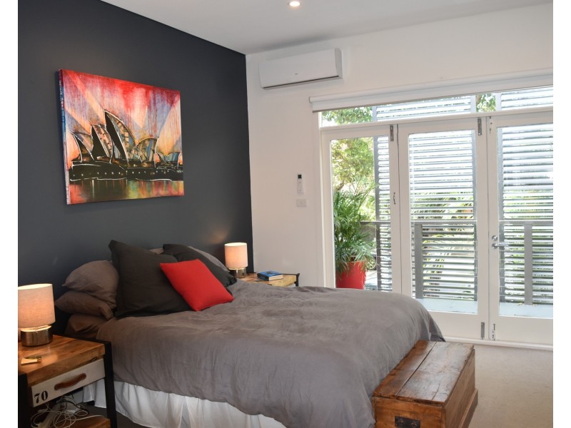 12 Surfers Parade, Freshwater NSW 2096