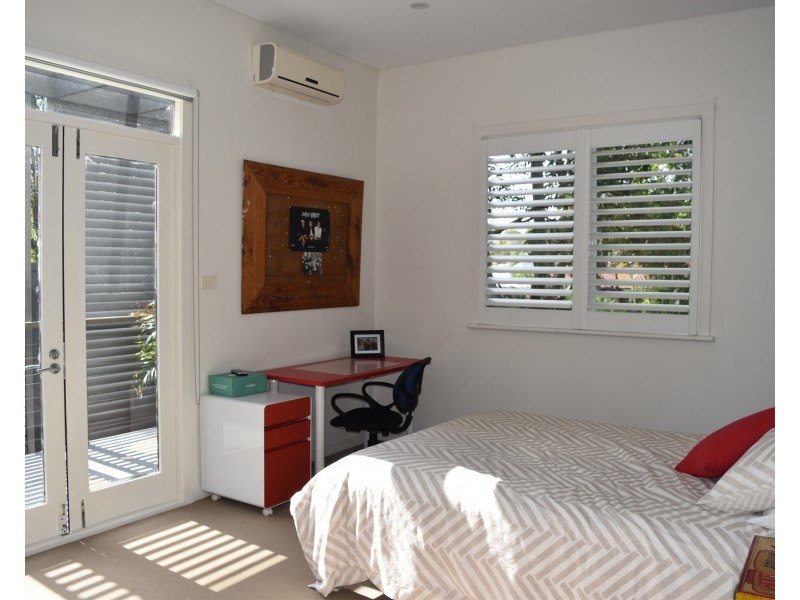 12 Surfers Parade, Freshwater NSW 2096