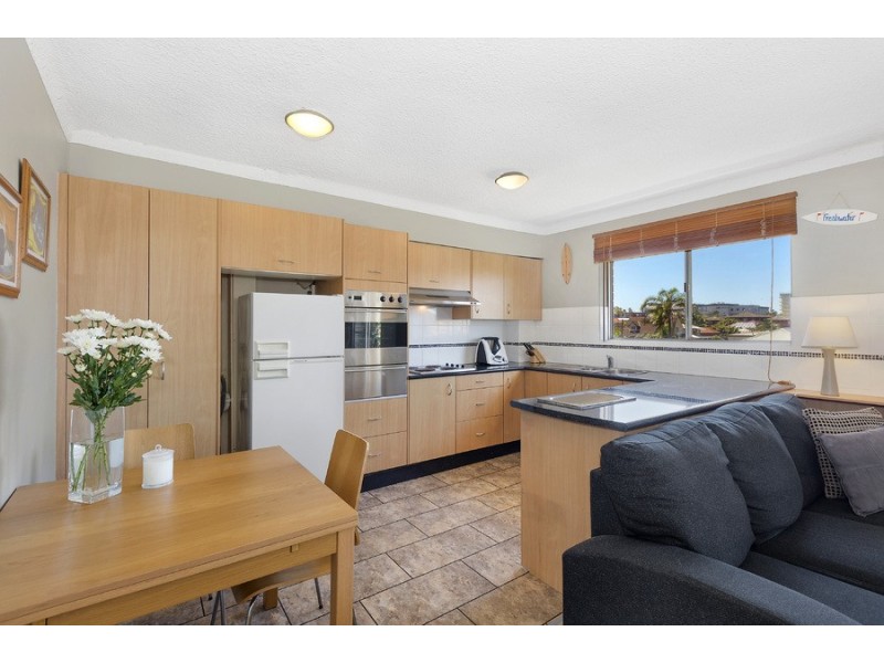 8/15 Ocean View Road, Freshwater NSW 2096