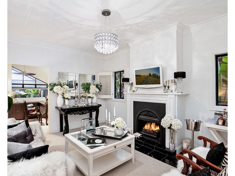 11 Surfers Parade, Freshwater NSW 2096