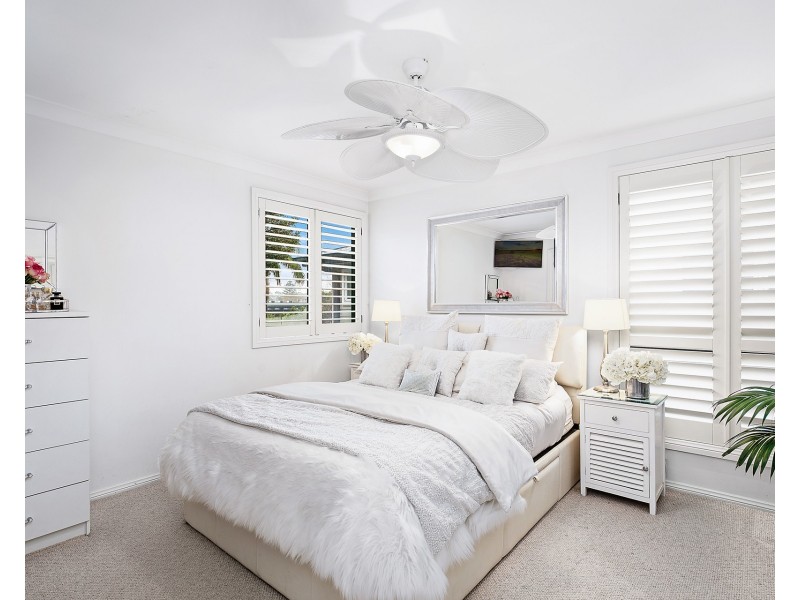 11 Surfers Parade, Freshwater NSW 2096