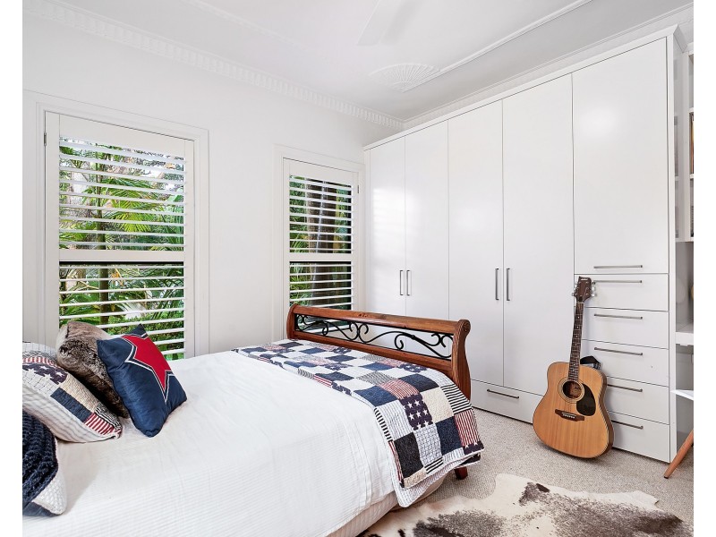 11 Surfers Parade, Freshwater NSW 2096