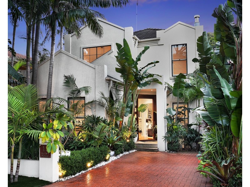 11 Surfers Parade, Freshwater NSW 2096