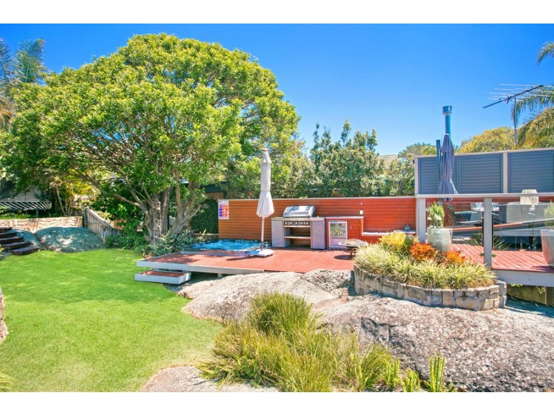 8 Adams Street, Curl Curl NSW 2096