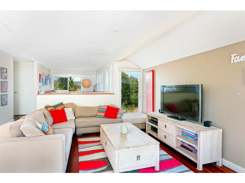 8 Adams Street, Curl Curl NSW 2096