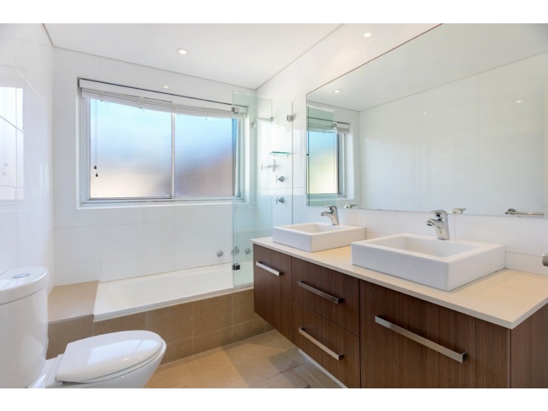 8/52 Carrington Parade, Curl Curl NSW 2096