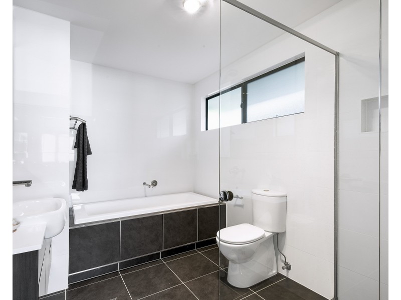 18 Stewart Avenue, Curl Curl NSW 2096