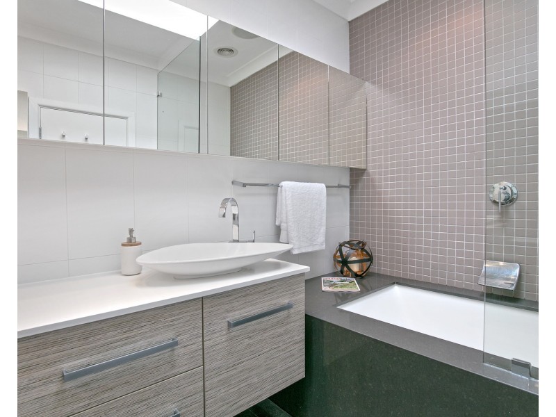 124 Abbott Road, North Curl Curl NSW 2099