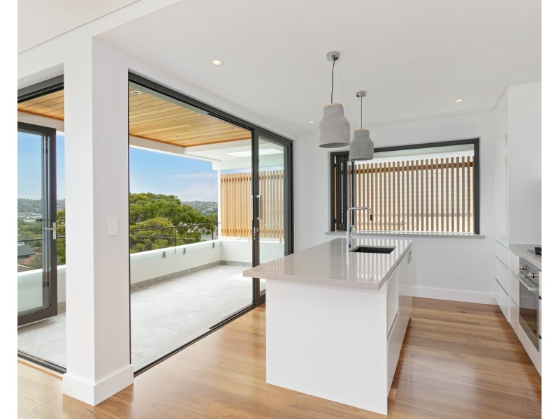 2/5 Seaview Avenue, Curl Curl NSW 2096