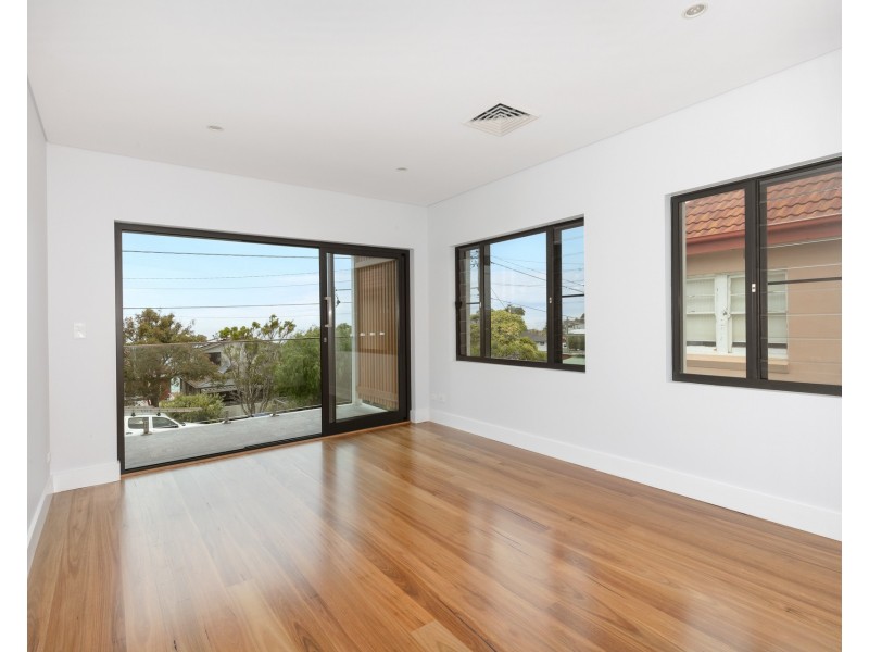 2/5 Seaview Avenue, Curl Curl NSW 2096