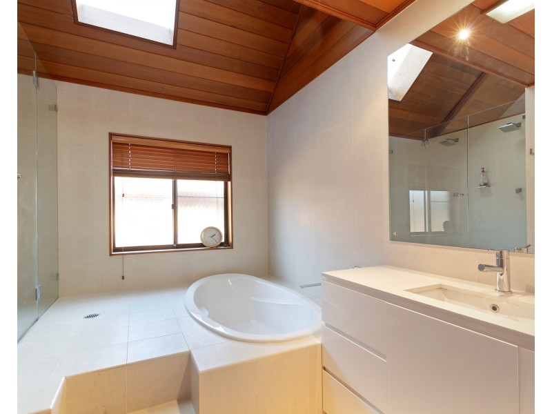 52 Playfair Road, North Curl Curl NSW 2099