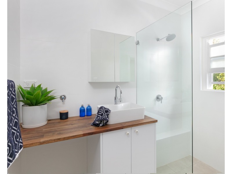 2/64 Undercliff Road, Freshwater NSW 2096