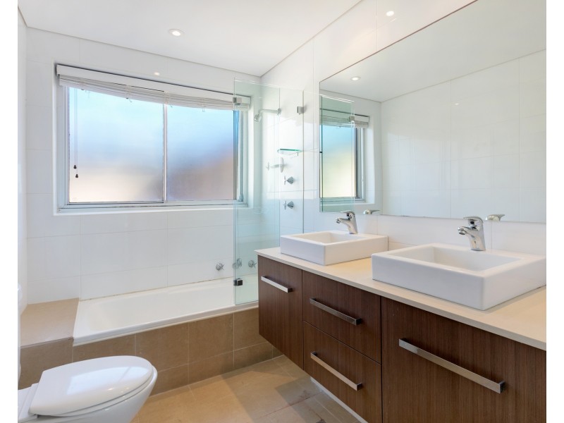 8/52 Carrington Parade, Curl Curl NSW 2096