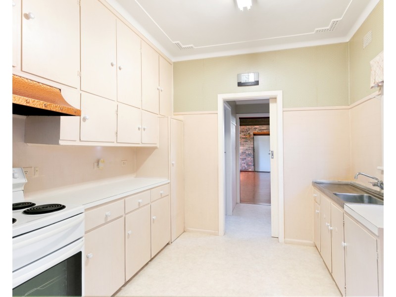 10 Gardere Avenue, Curl Curl NSW 2096