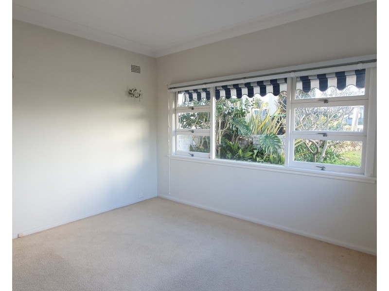 10 Gardere Avenue, Curl Curl NSW 2096