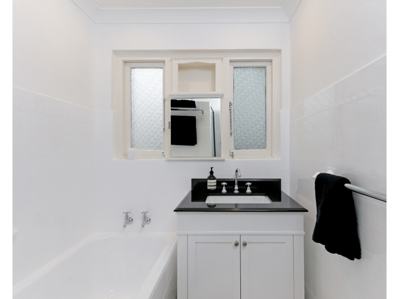 2/96 Queenscliff Road, Queenscliff NSW 2096