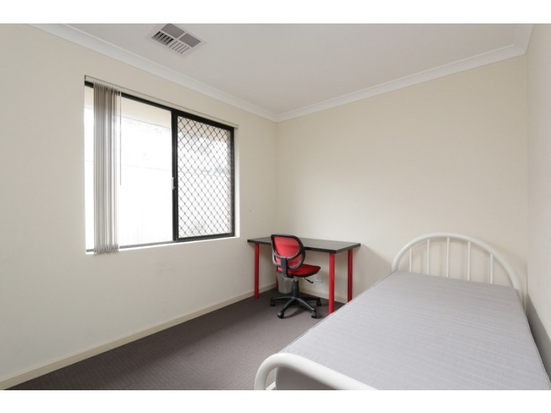 2/181 Manning Road, Bentley WA 6102