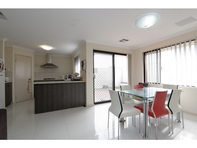 2/181 Manning Road, Bentley WA 6102