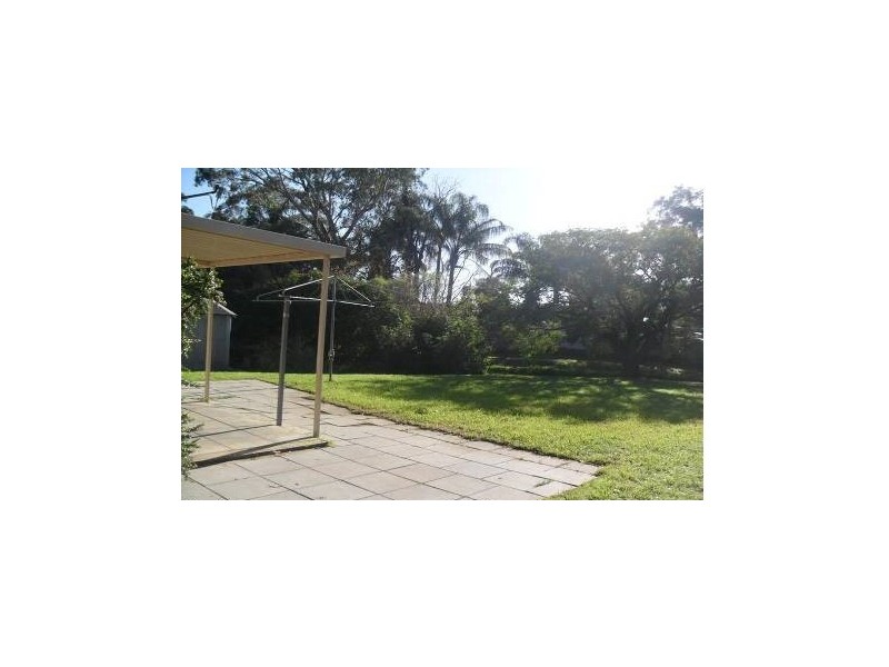 8 Westfield Street, Maddington WA 6109