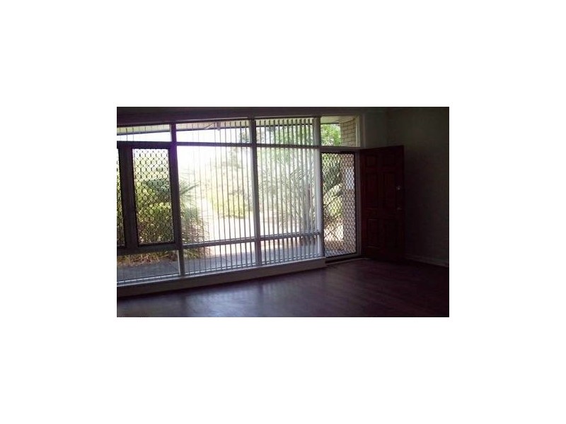 8 Westfield Street, Maddington WA 6109