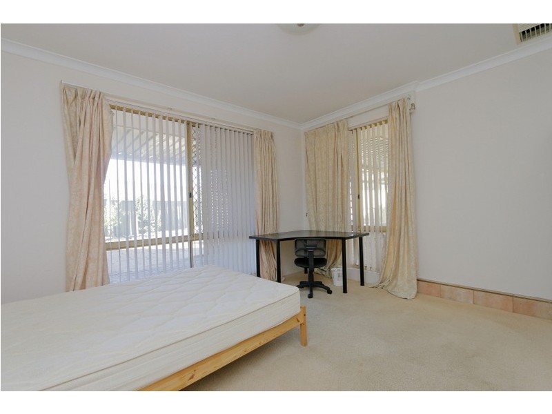 27 Green Croft Gardens, Leeming WA 6149