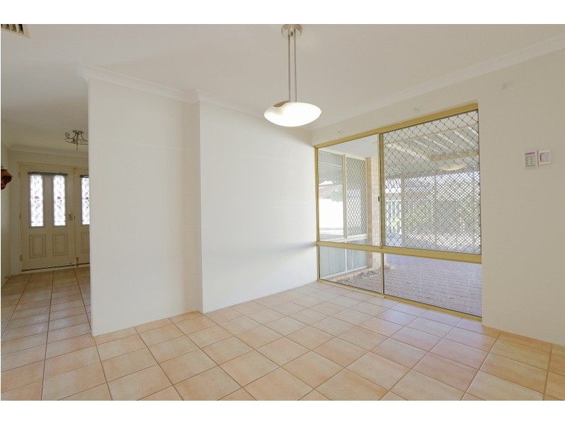 27 Green Croft Gardens, Leeming WA 6149