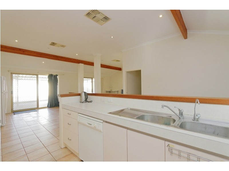 27 Green Croft Gardens, Leeming WA 6149