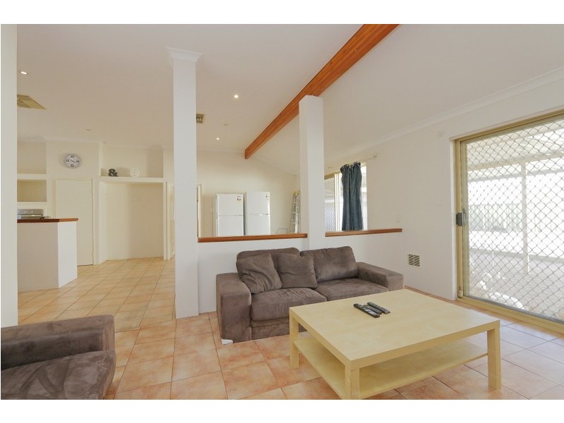 27 Green Croft Gardens, Leeming WA 6149