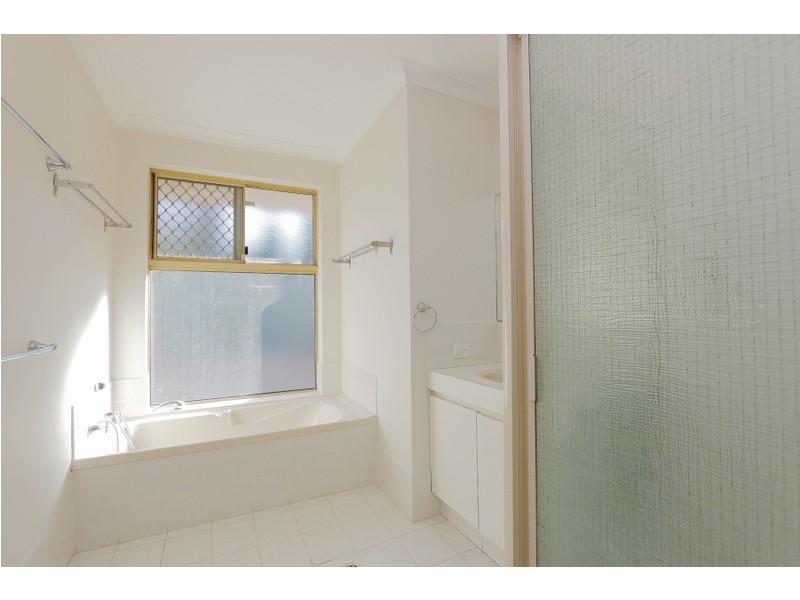27 Green Croft Gardens, Leeming WA 6149
