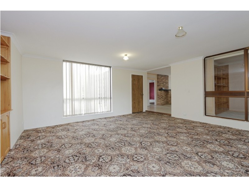 7 Hughenden Drive, Thornlie WA 6108