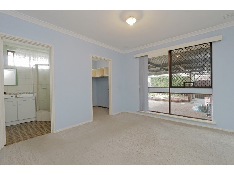 7 Hughenden Drive, Thornlie WA 6108