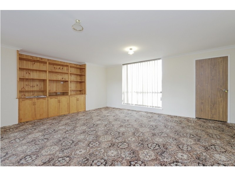 7 Hughenden Drive, Thornlie WA 6108