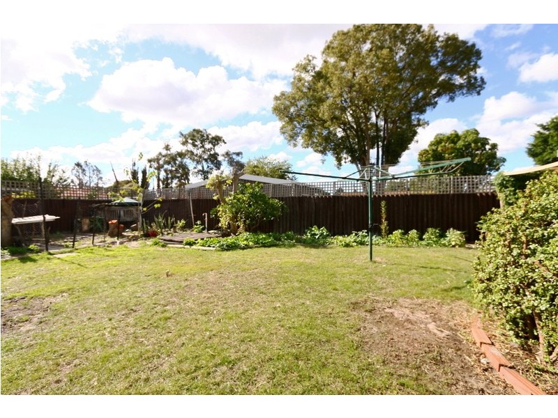 7 Hughenden Drive, Thornlie WA 6108