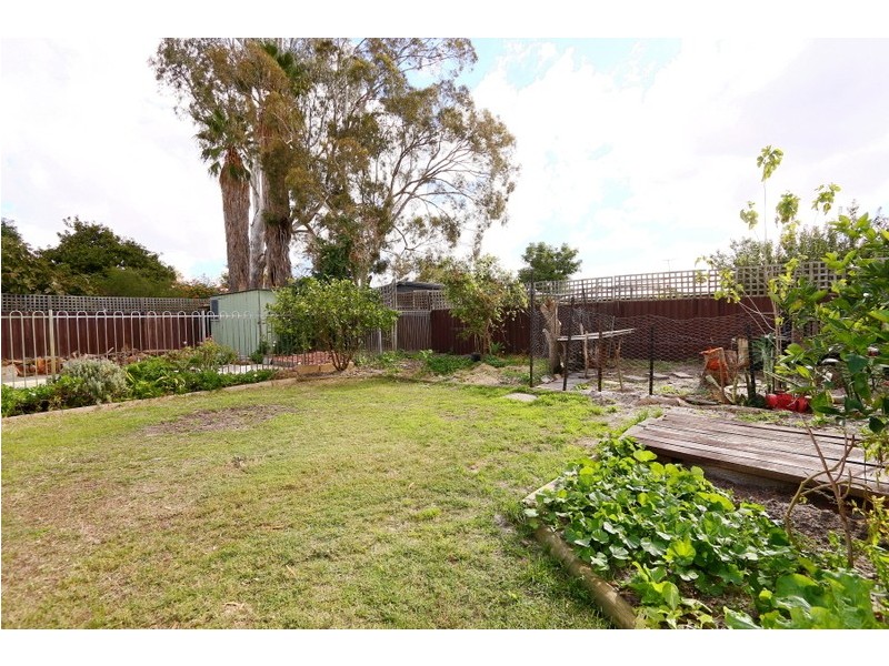 7 Hughenden Drive, Thornlie WA 6108