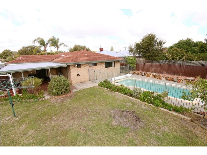 7 Hughenden Drive, Thornlie WA 6108