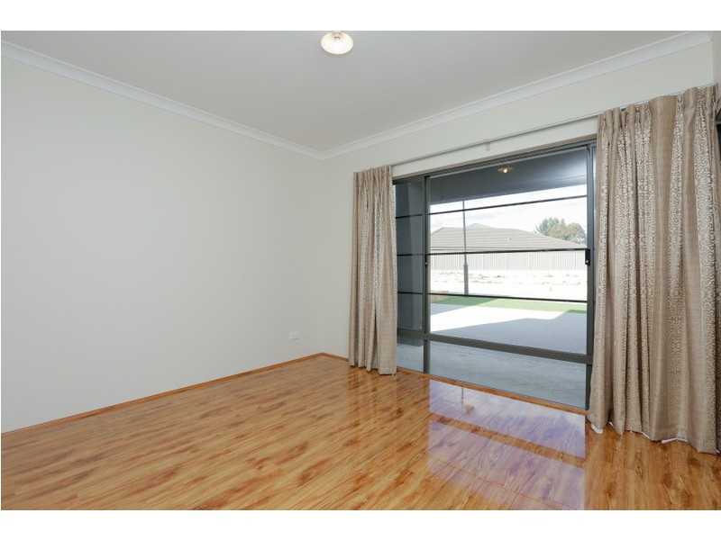 19 Chambri Chase, Success WA 6164