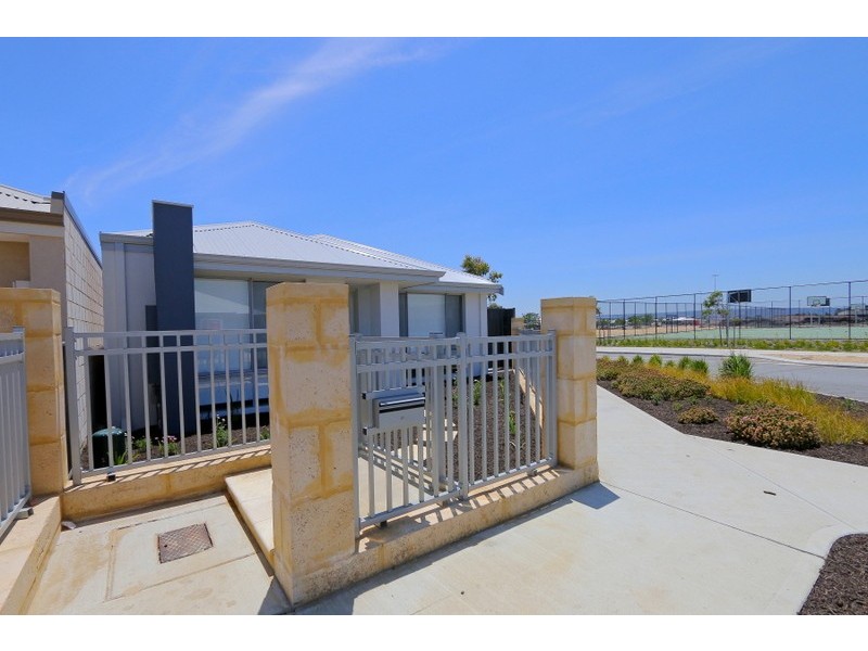 34 Lamboo Road, Piara Waters WA 6112