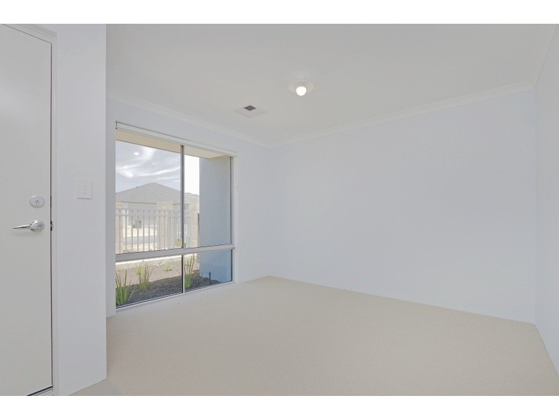 34 Lamboo Road, Piara Waters WA 6112