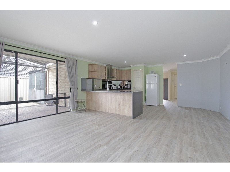 3/6 Whiteside Road, Cloverdale WA 6105