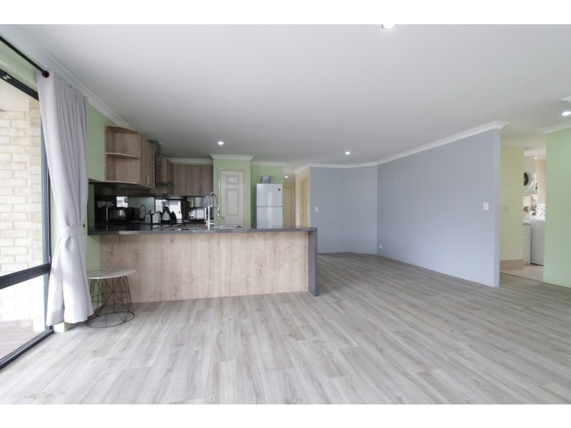 3/6 Whiteside Road, Cloverdale WA 6105