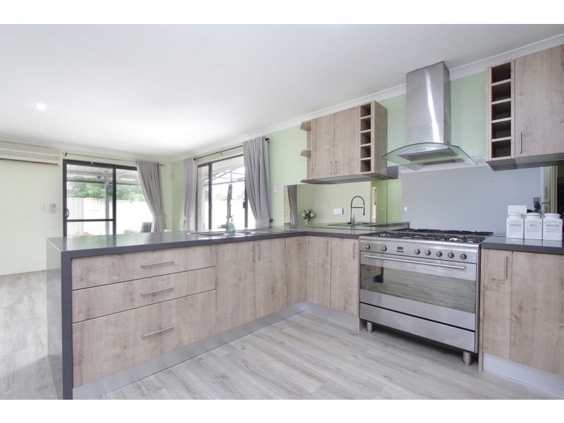 3/6 Whiteside Road, Cloverdale WA 6105