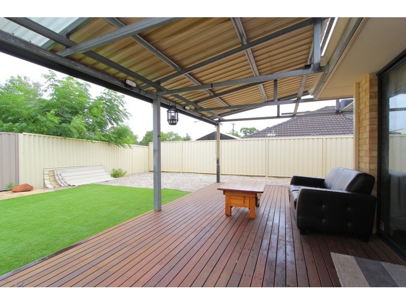 3/6 Whiteside Road, Cloverdale WA 6105