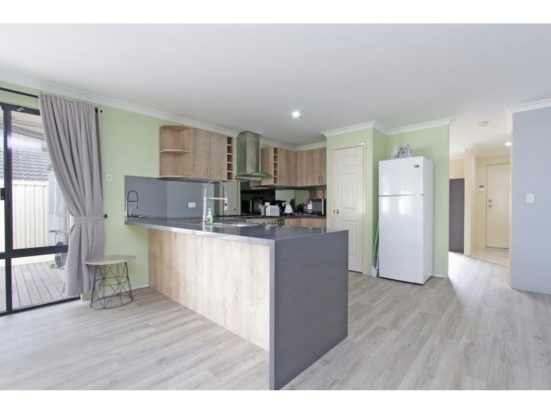 3/6 Whiteside Road, Cloverdale WA 6105