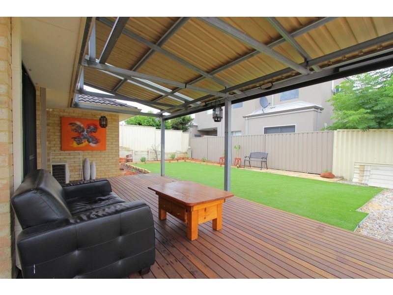 3/6 Whiteside Road, Cloverdale WA 6105