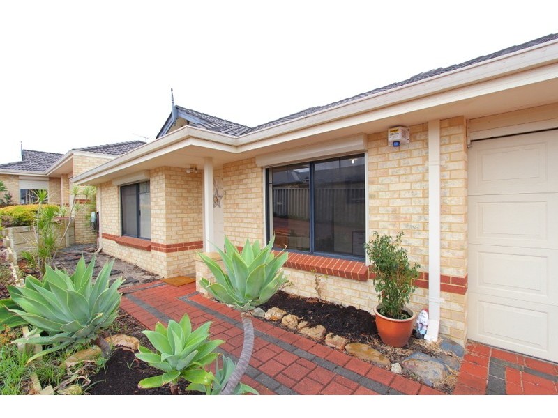 3/6 Whiteside Road, Cloverdale WA 6105